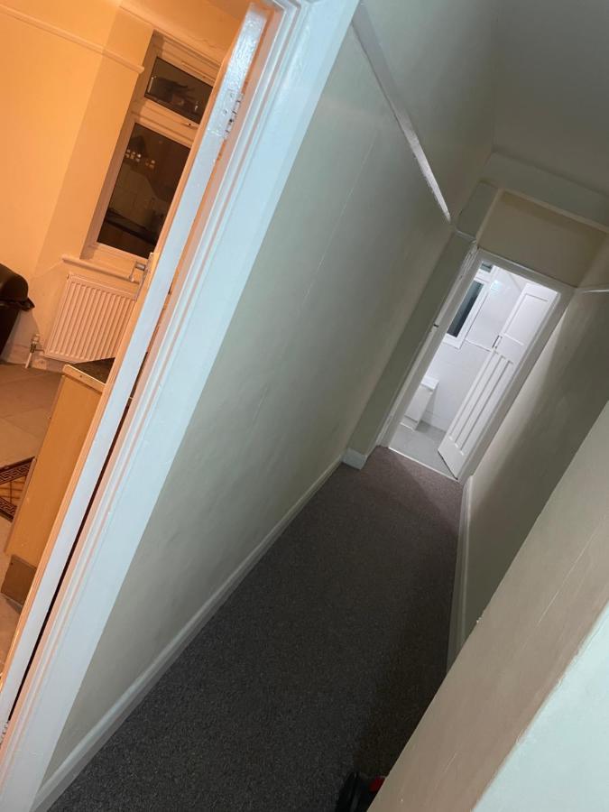 Redbridge Welcome To Your New Home. מראה חיצוני תמונה