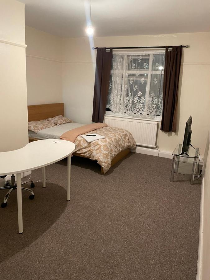 Redbridge Welcome To Your New Home. מראה חיצוני תמונה
