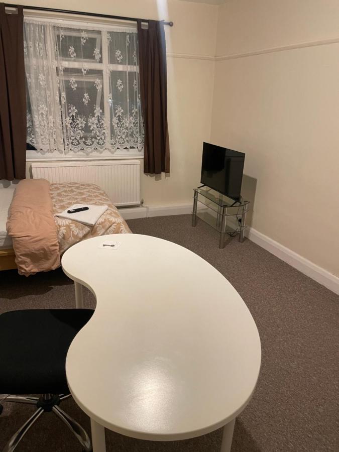 Redbridge Welcome To Your New Home. מראה חיצוני תמונה